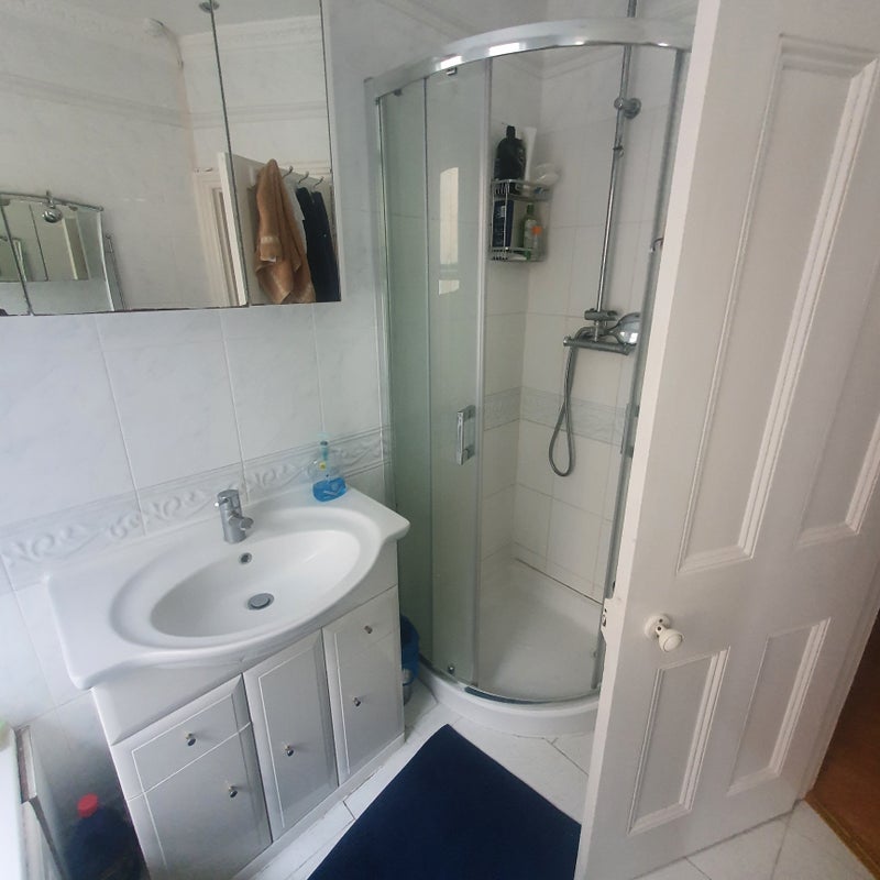 Room Kingscourt Road in Greater London
