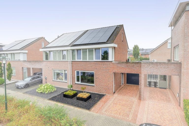 Huis Reuveltweg 64 in Grubbenvorst