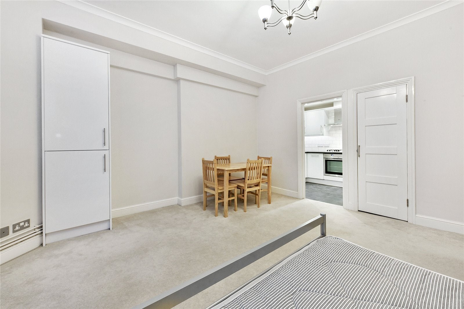Flat Collingham Road in Greater London