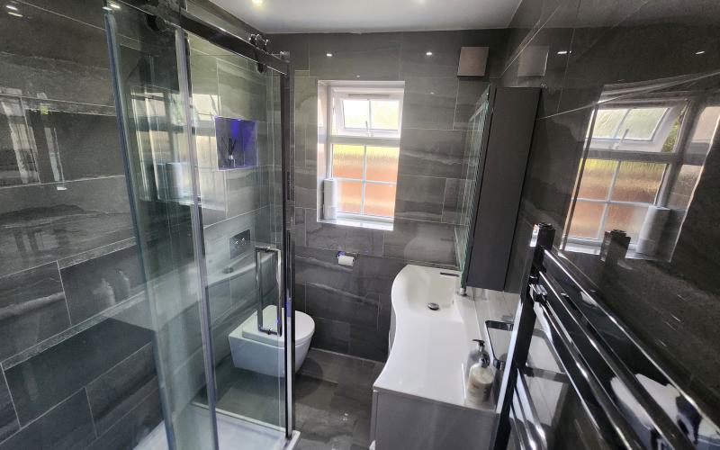 Flat Rochfords Gardens in Slough