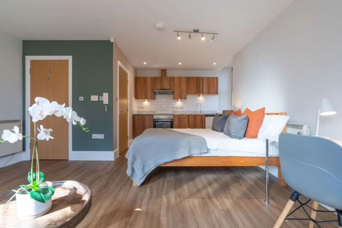 Flat Jesmond Road in Newcastle upon Tyne