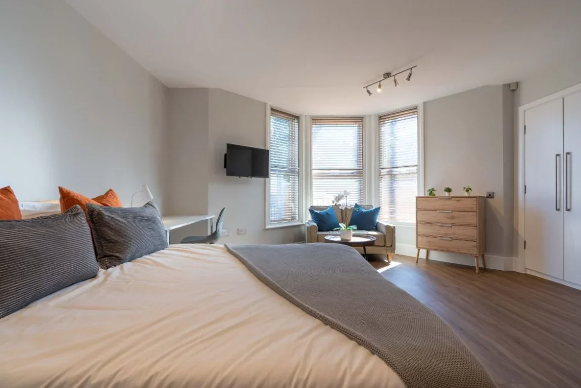 Flat Jesmond Road in Newcastle upon Tyne