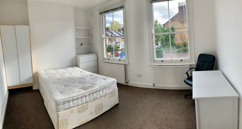 Flat Gillespie Road in Greater London
