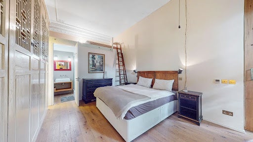 Flat Cornwall Gardens in Greater London