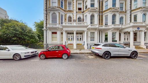 Flat Cornwall Gardens in Greater London