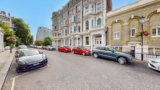 Flat Cornwall Gardens in Greater London