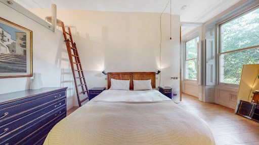 Flat Cornwall Gardens in Greater London
