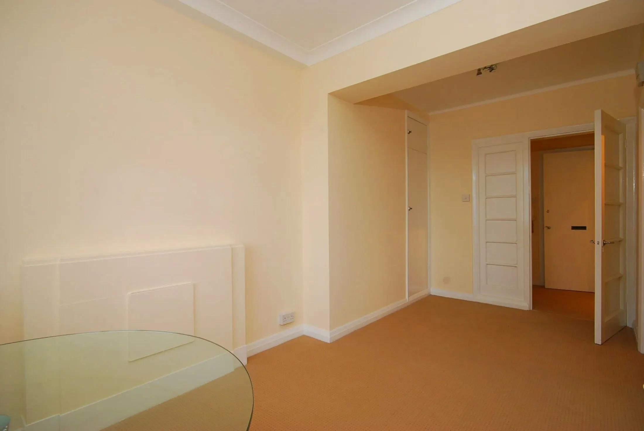 Flat Warren Street in Greater London