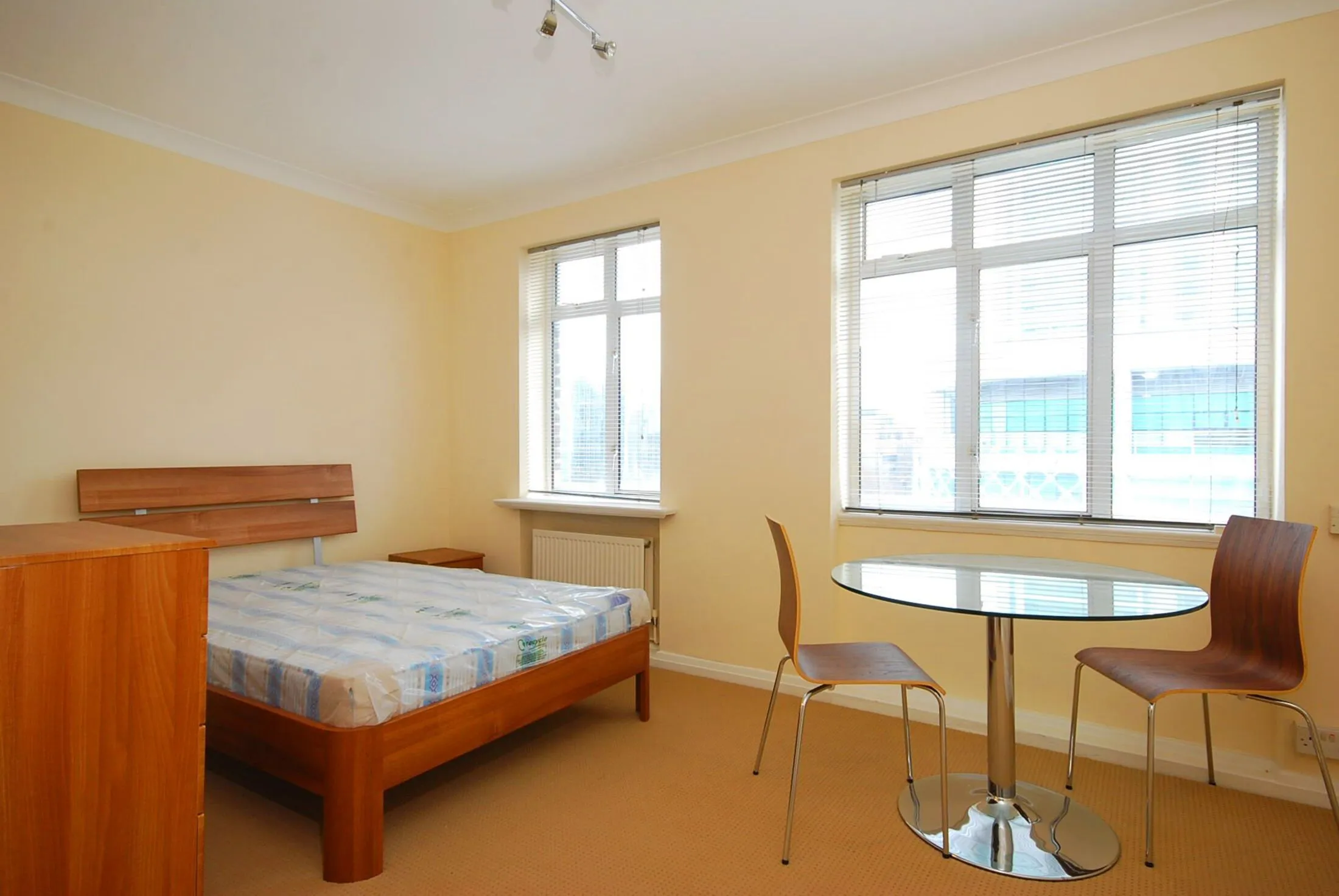 Flat Warren Street in Greater London