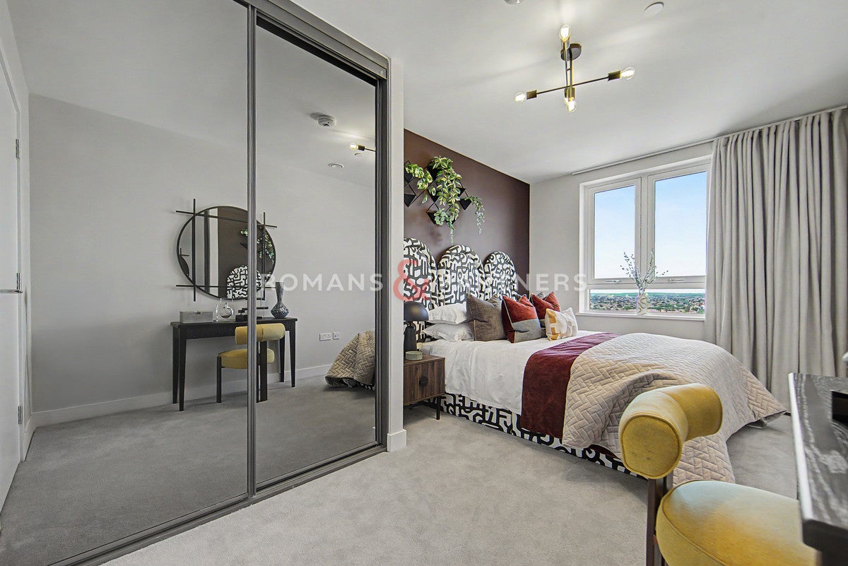 Flat Chequers Lane in Greater London
