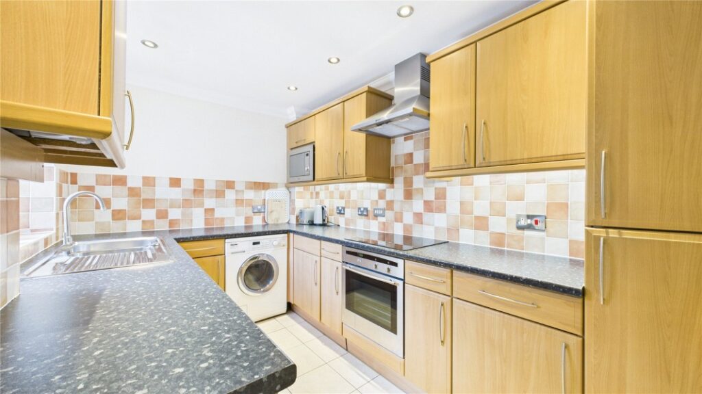 Flat Lych Way in Woking