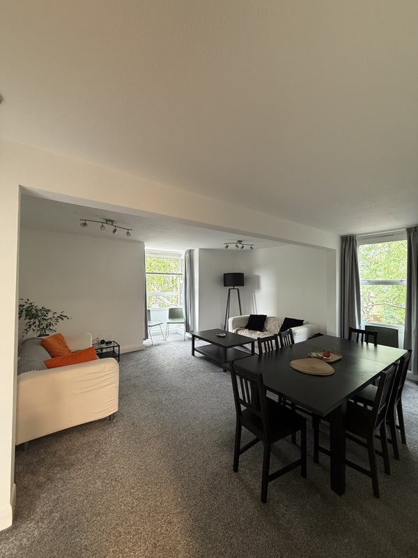 Flat Falcon Road in Greater London