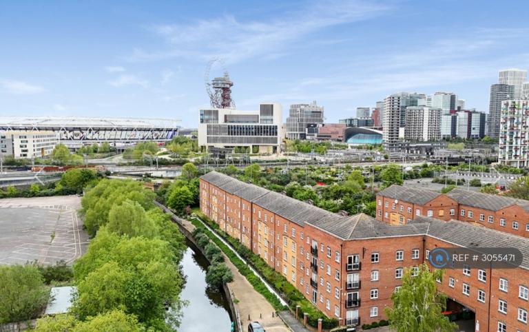 Flat Otter Close in Greater London