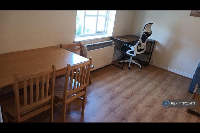Flat Otter Close in Greater London