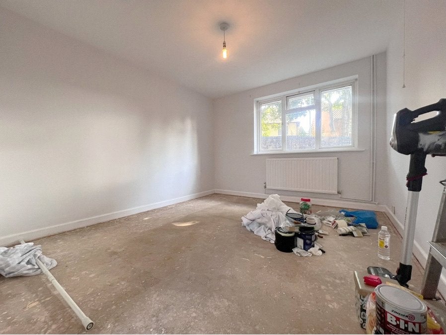 House Carmarthen Close in Rushmoor