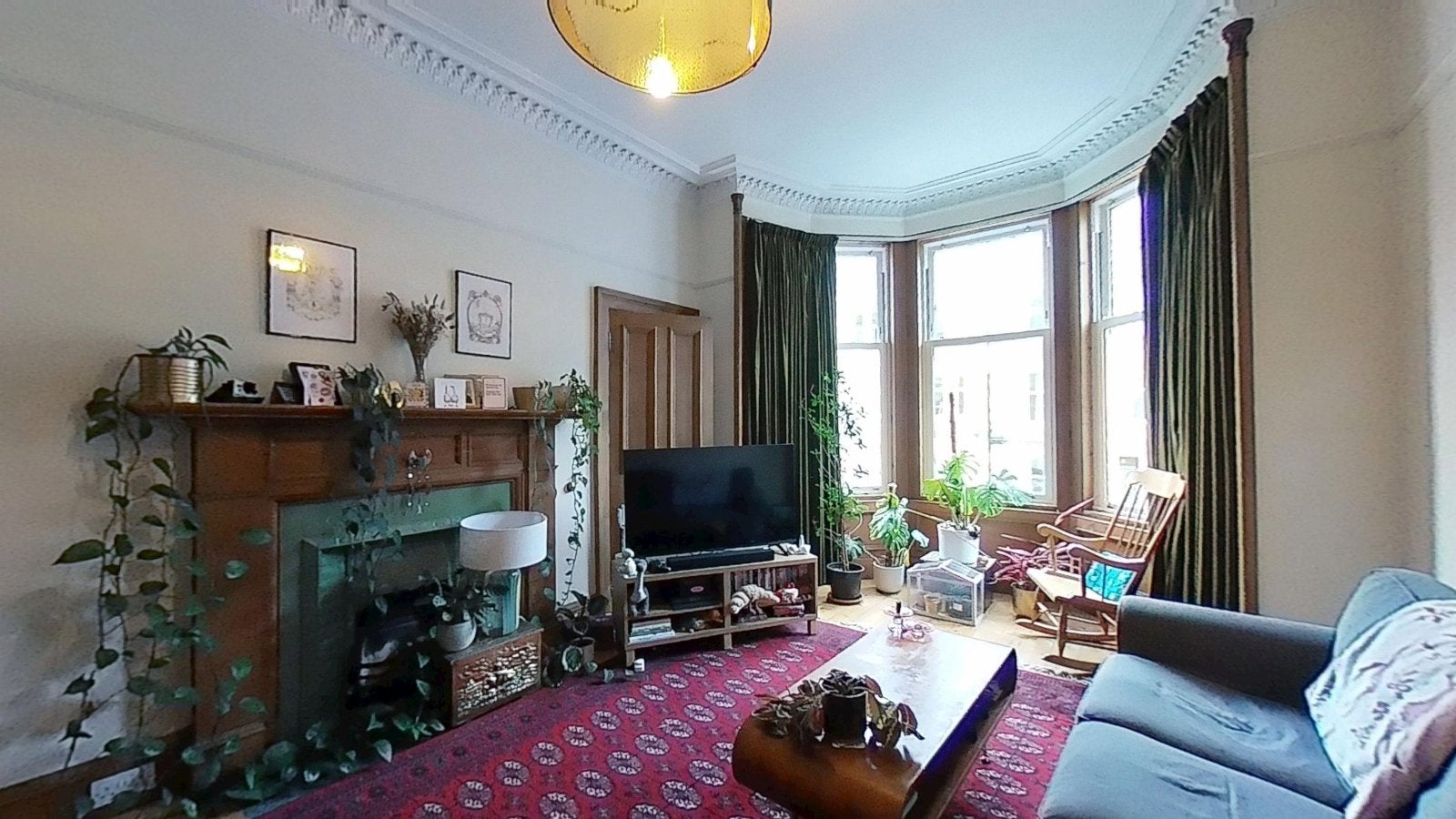 Flat Comely Bank Street in City of Edinburgh