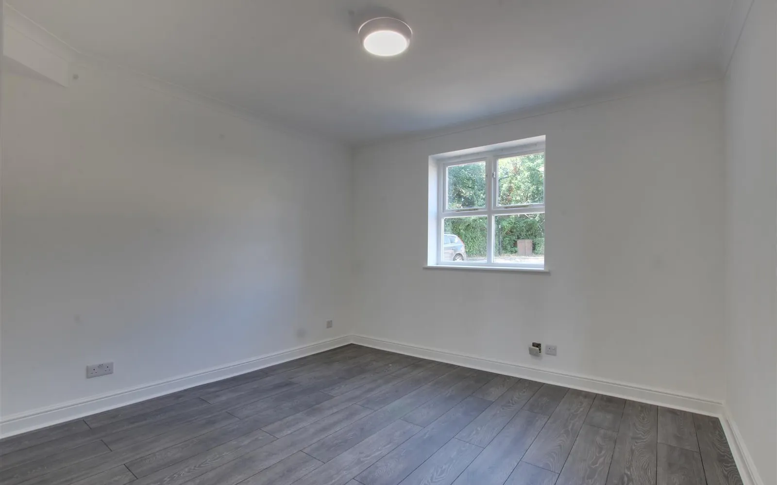 Flat Kirkland Drive in Greater London