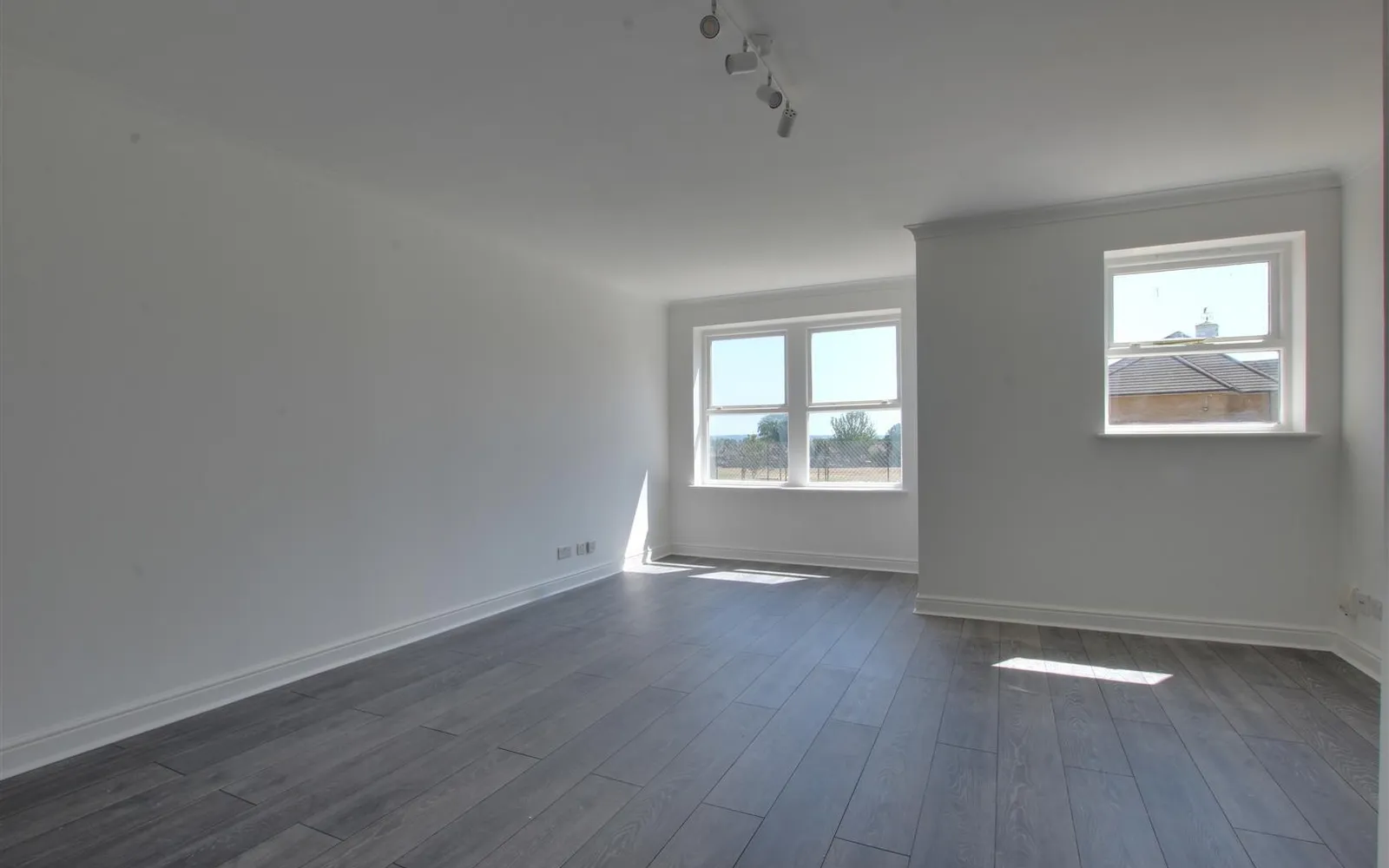 Flat Kirkland Drive in Greater London