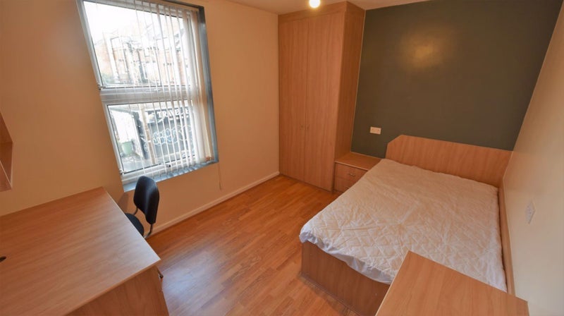 Room Burley Lodge Road in Leeds