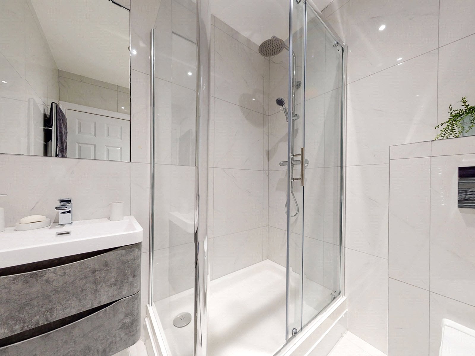 Flat Hyde Terrace in Leeds