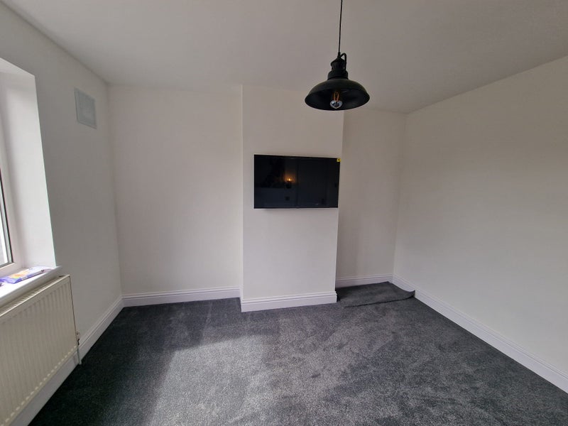 Room Tudor Close in Greater London
