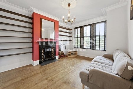 Flat Squires Lane in Greater London