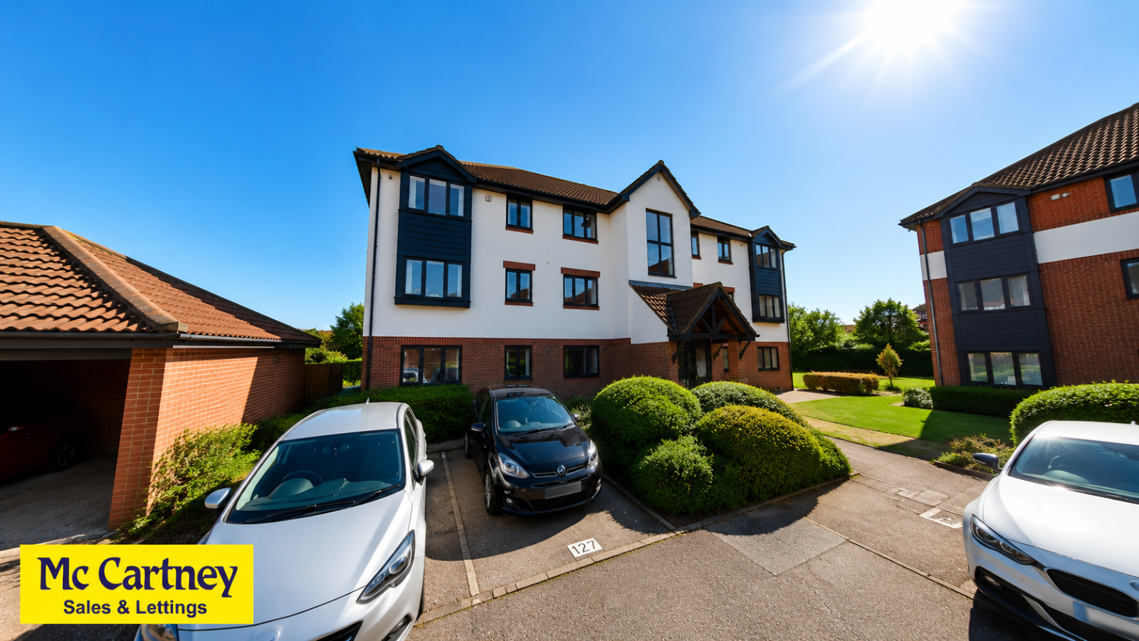 Flat Brimfield Road in Purfleet-on-Thames