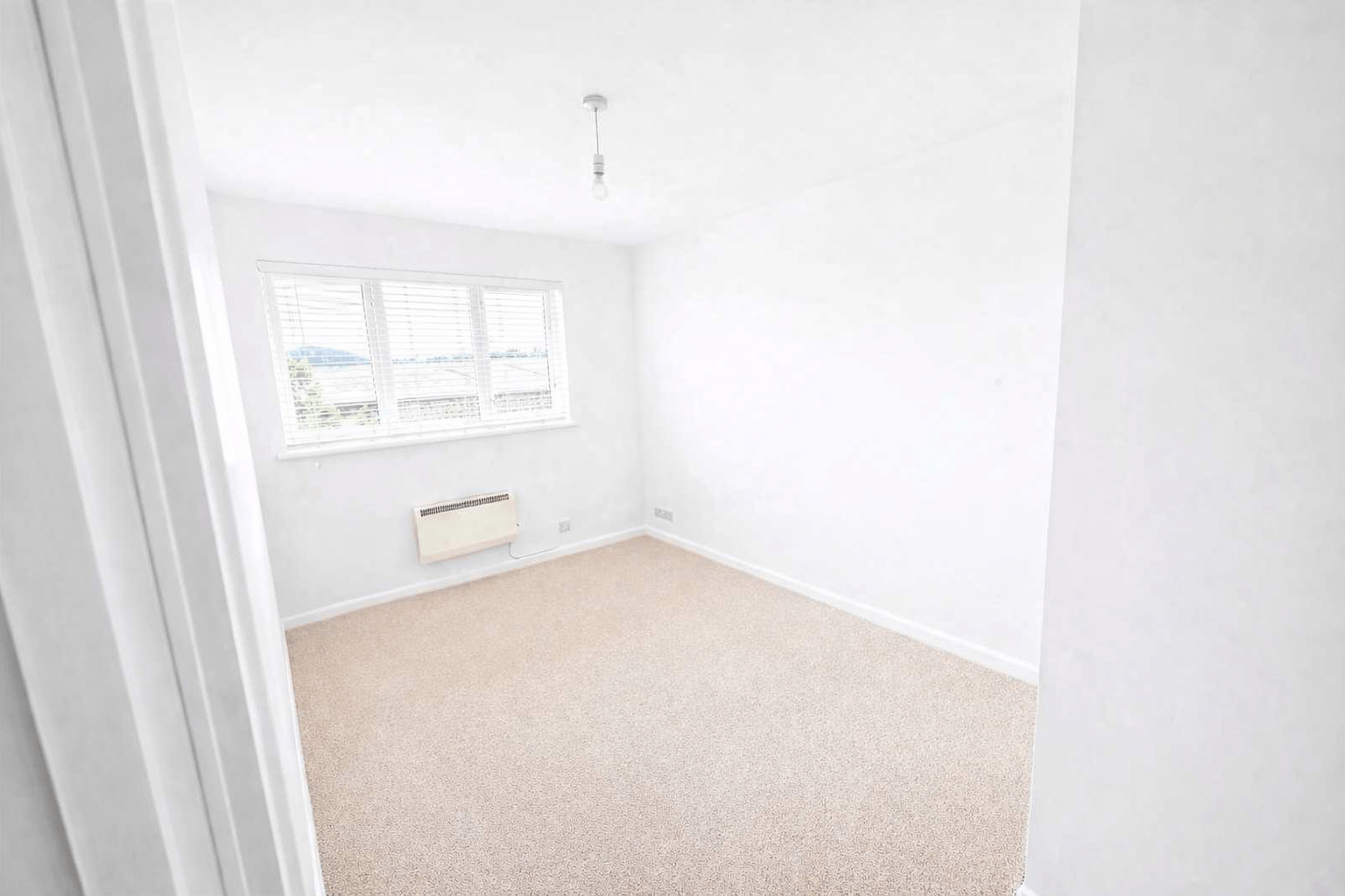 Flat Brimfield Road in Purfleet-on-Thames