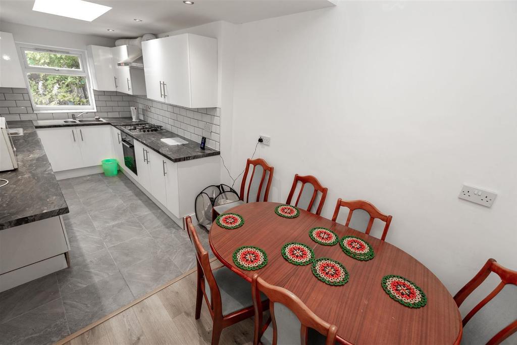 Flat Raddlebarn Road in Birmingham