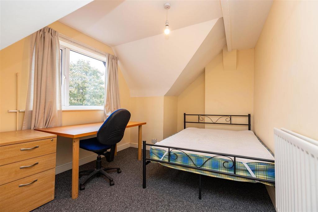 Flat Raddlebarn Road in Birmingham