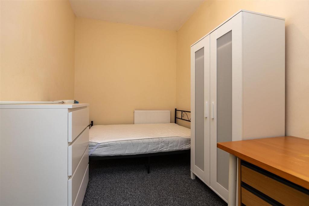 Flat Raddlebarn Road in Birmingham