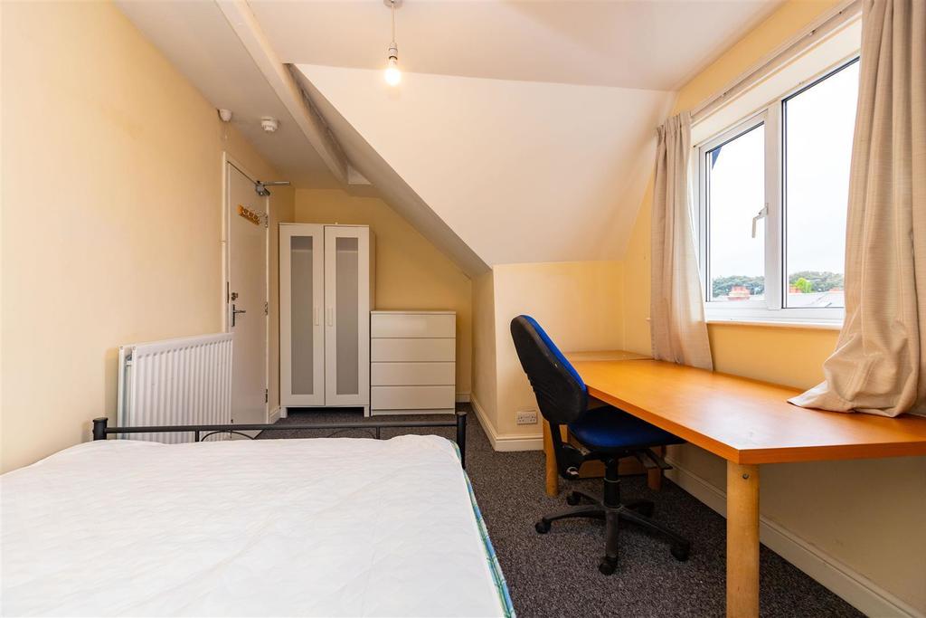 Flat Raddlebarn Road in Birmingham
