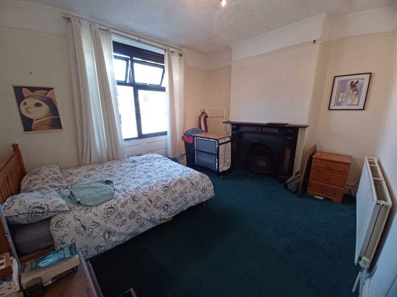 Room Adamsdown Square in Cardiff