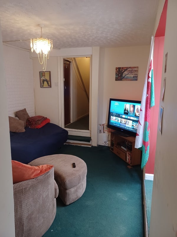 Room Adamsdown Square in Cardiff