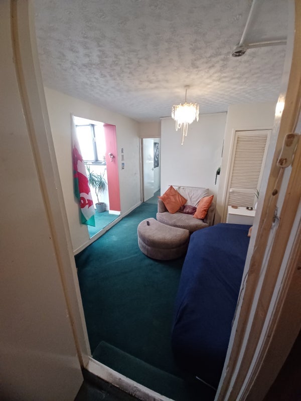 Room Adamsdown Square in Cardiff