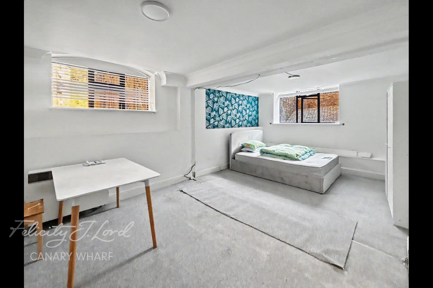 Flat Westferry Road in Greater London