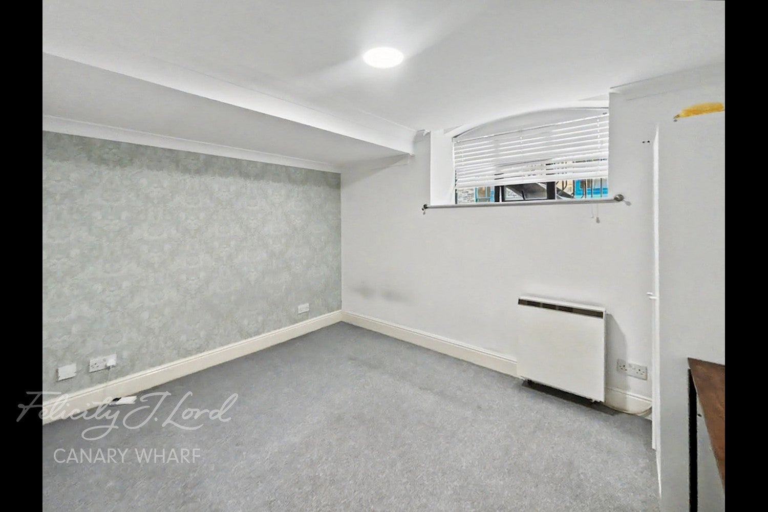 Flat Westferry Road in Greater London