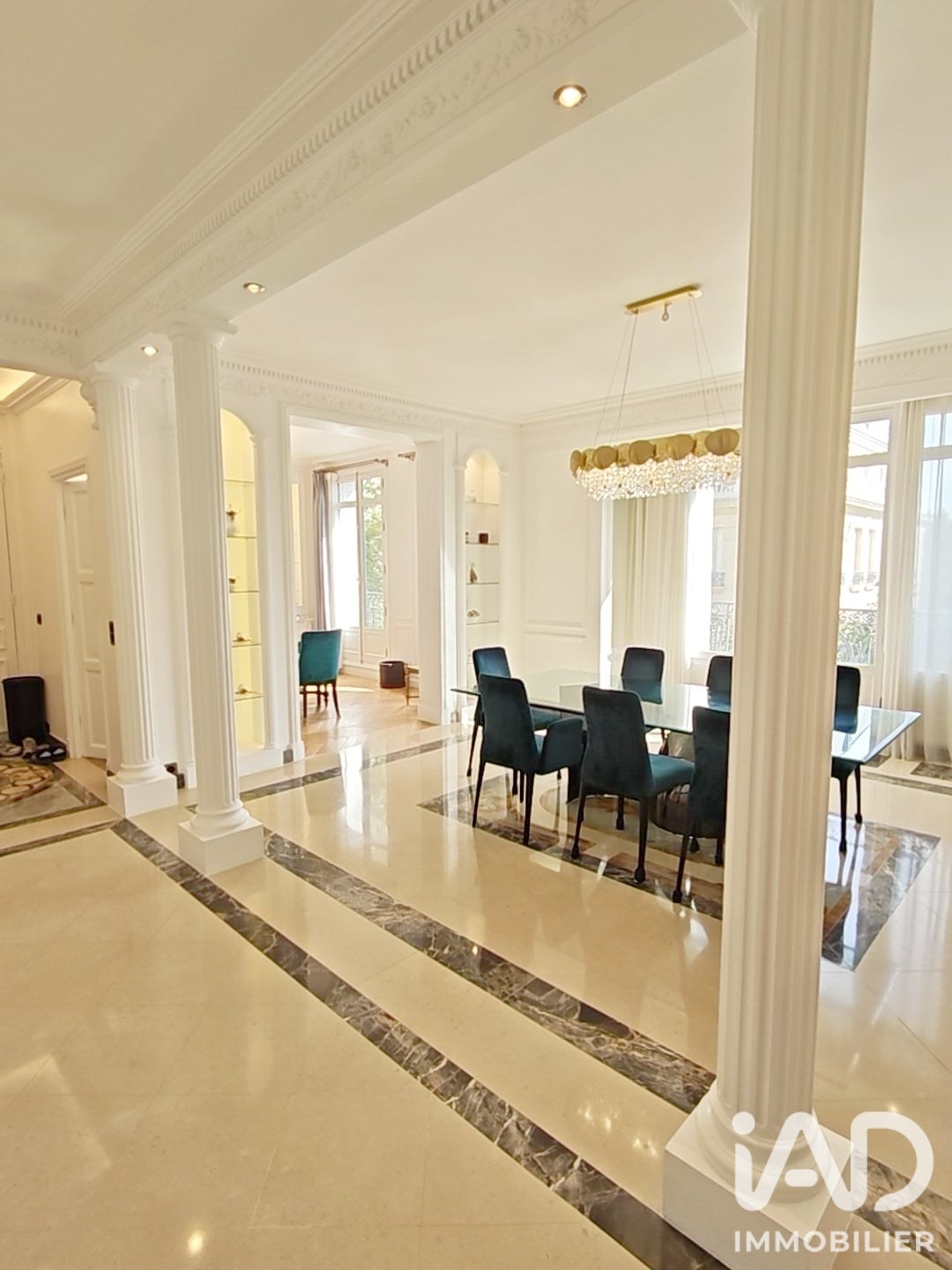 Flat Avenue Charles Floquet in Paris