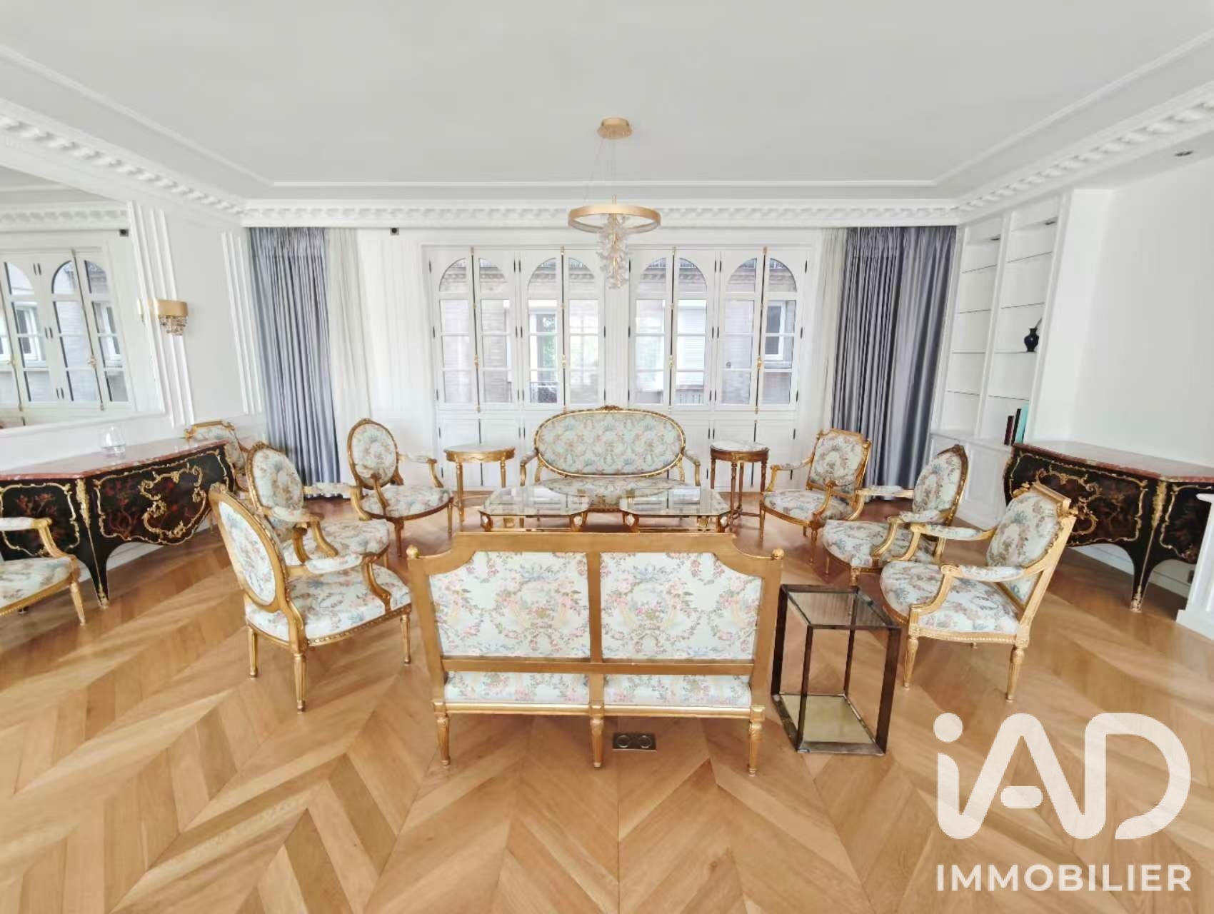 Flat Avenue Charles Floquet in Paris