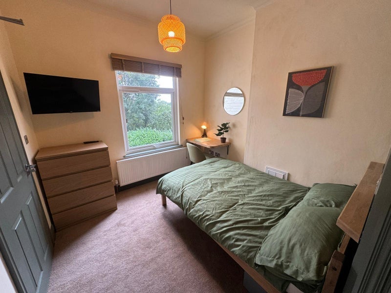 Room Wilfred Place in Stoke-on-Trent
