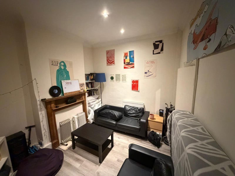 Room Latchmere Road in Greater London