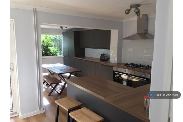 House Rushmead Close in Canterbury