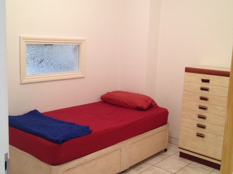 Room Knebworth Avenue in Greater London