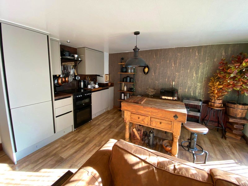 Room Lochburn Road in Glasgow