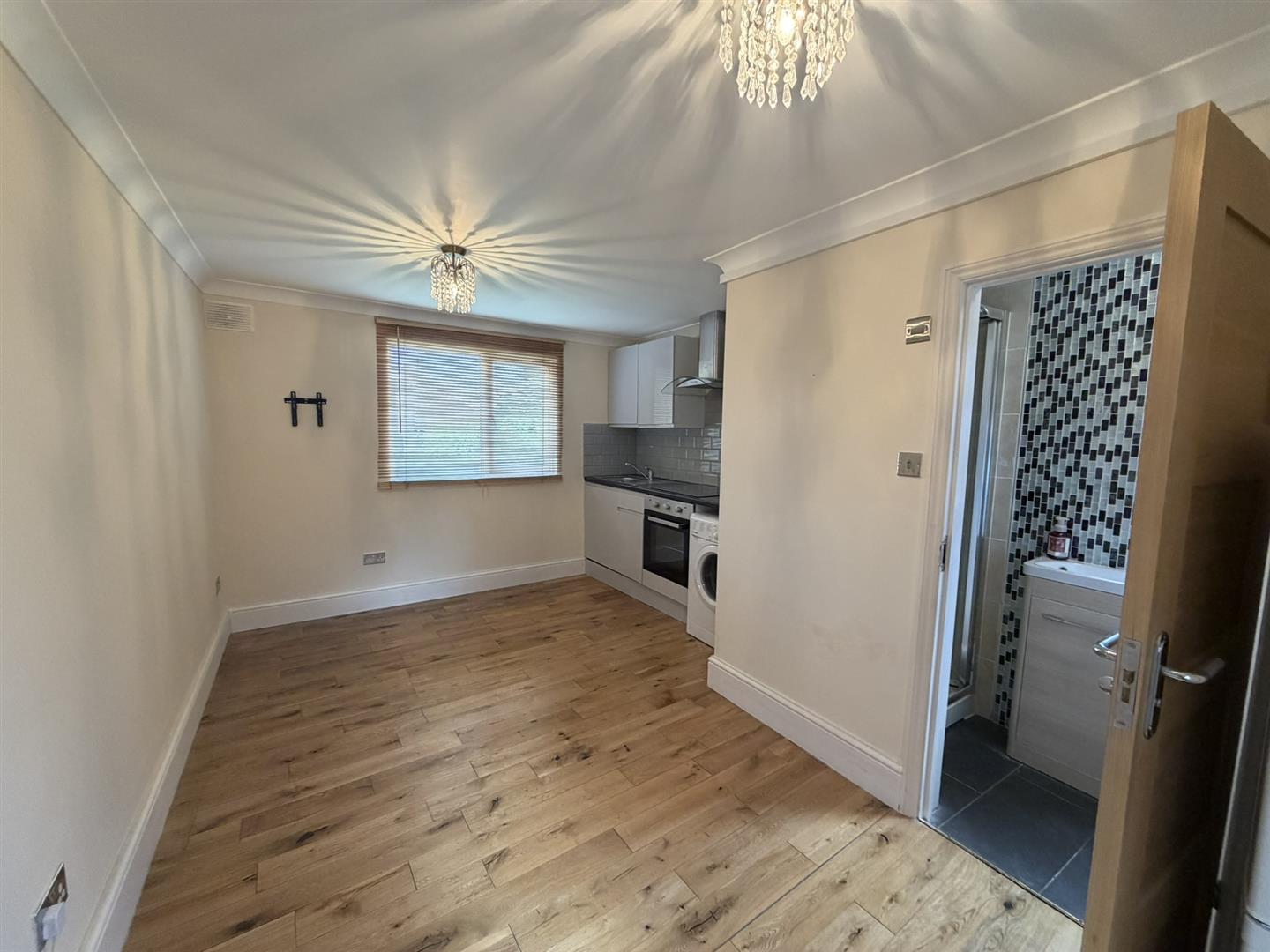 Flat Hay Lane in Greater London