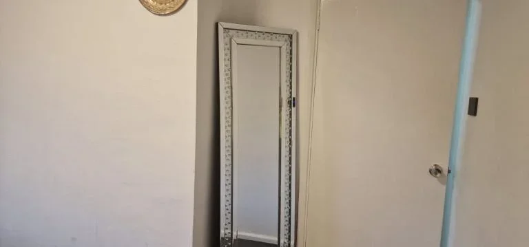 Room Ivyhouse Road in Greater London