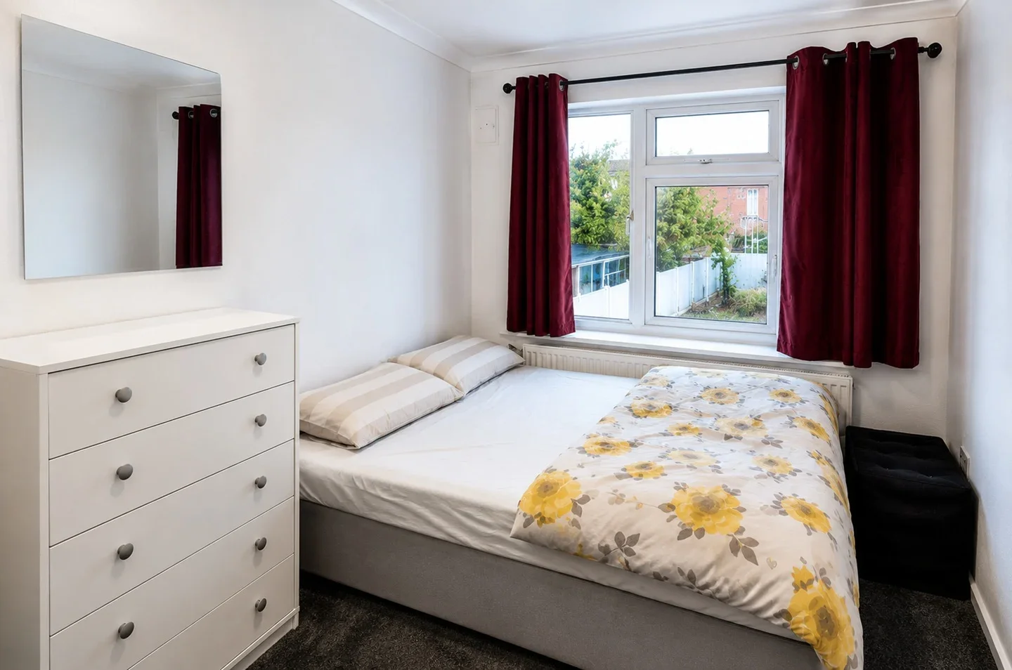 Room Ivyhouse Road in Greater London