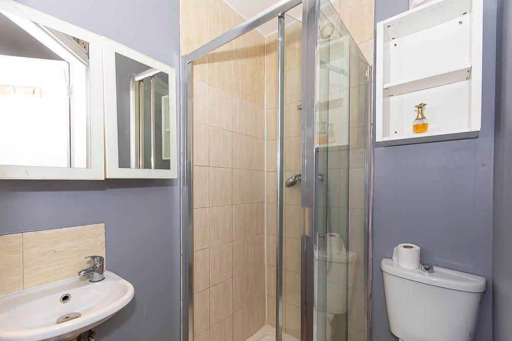 Flat Lavender Hill in Greater London