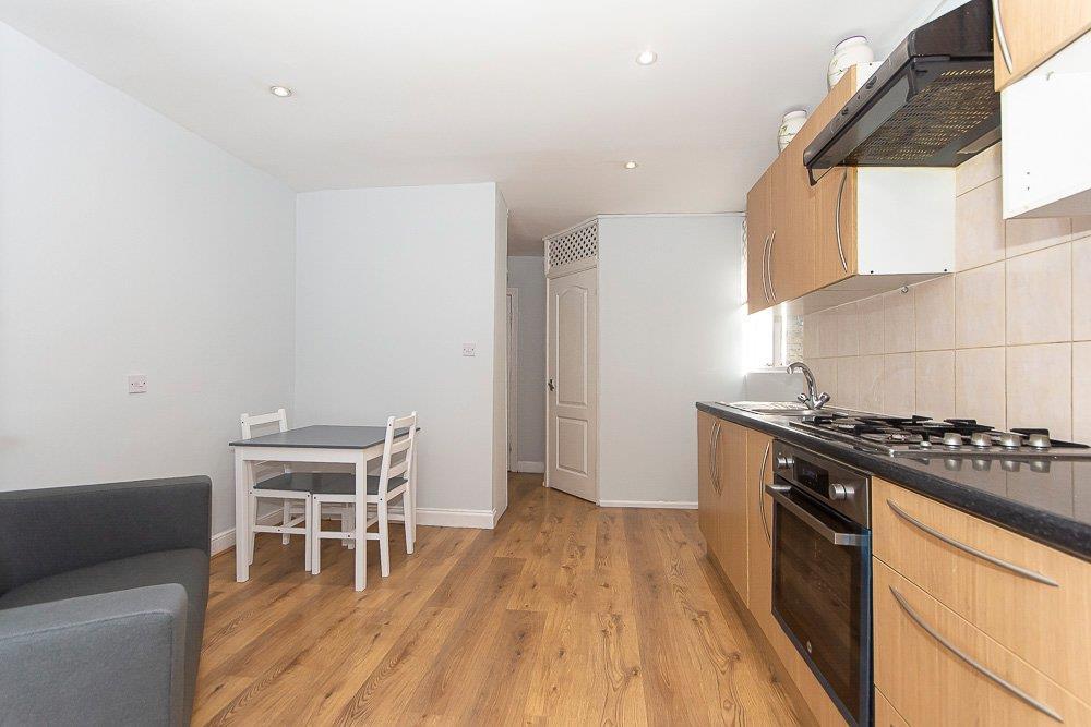 Flat Lavender Hill in Greater London
