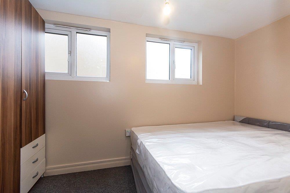 Flat Lavender Hill in Greater London